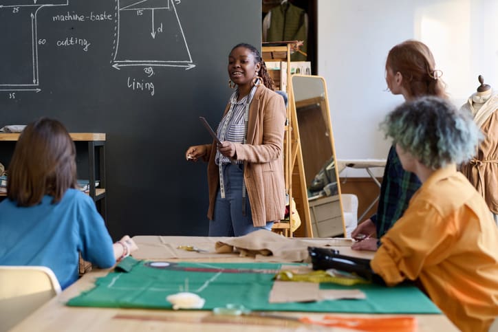 female-teacher-with-group-of-girls-in-atelier