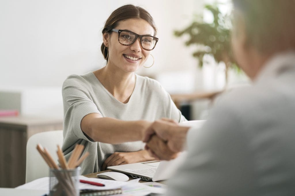 business-people-discussion-advisor-concept