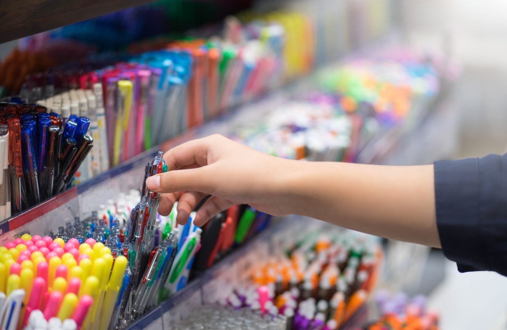 close-up-hands-choosing-school-stationery-in-the-supermarket